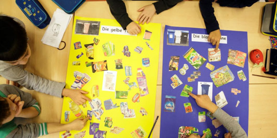 Drei Mülleimer: Blau, Gelb und Grau | Jüdische Allgemeine