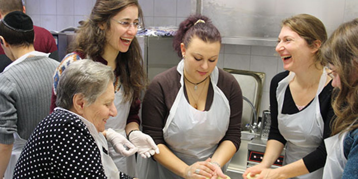 Hausfrau wird in der Küche geritten Hausfrau wird in der Küche geritten
