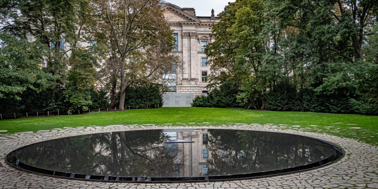 Sinti und RomaMahnmal soll untertunnelt werden Jüdische Allgemeine