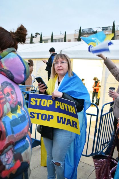 Gegen den Krieg: Ukrainer und Israelis stehen Seite an Seite.