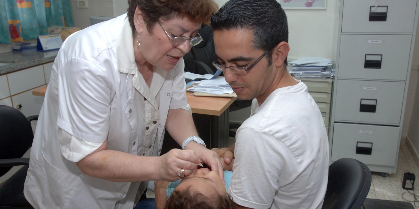 Campaña de vacunación contra el brote de poliomielitis |  el general judio