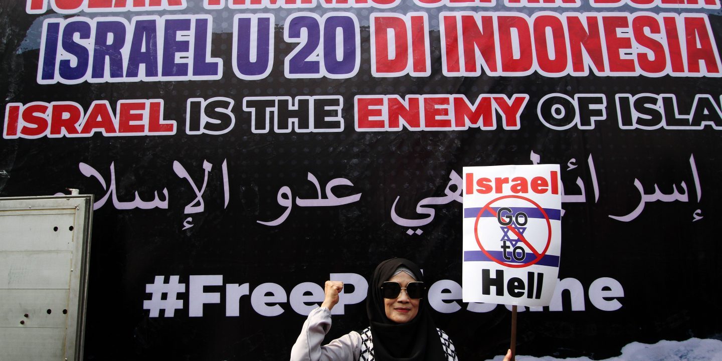 Kebencian Yahudi: FIFA menarik Piala Dunia dari Indonesia