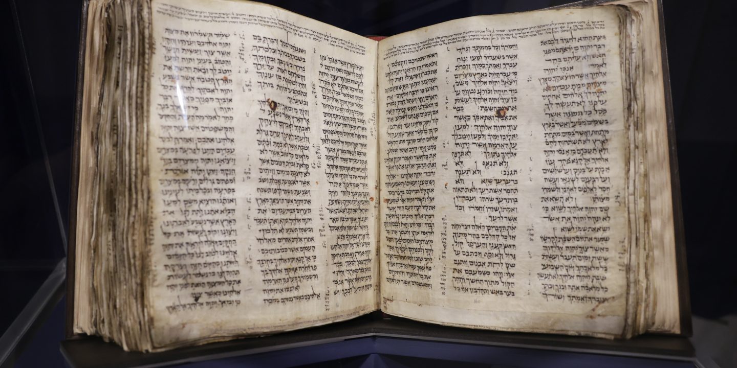 Älteste Bibel der Welt nach Israel gebracht Jüdische Allgemeine