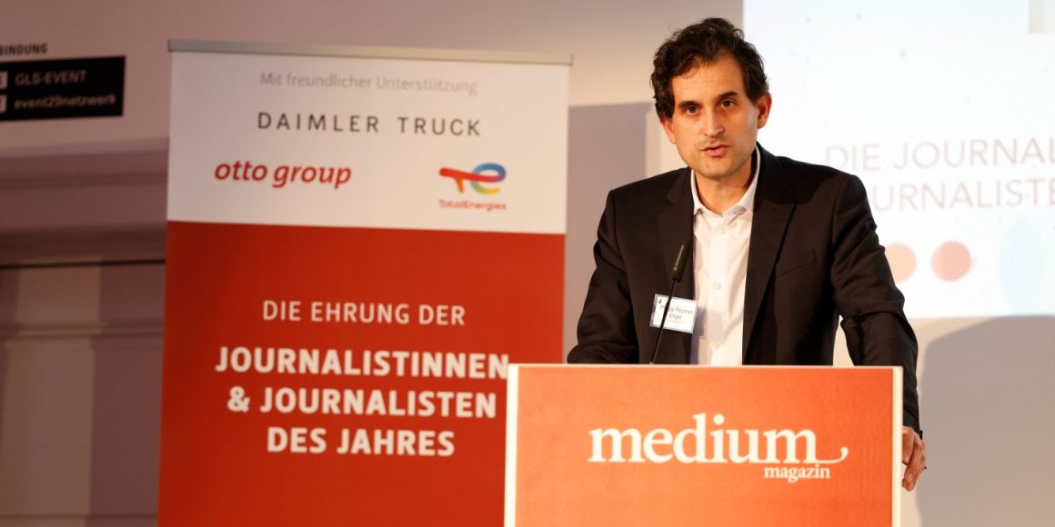 Philipp Peyman Engel bei der Preisverleihung in Berlin