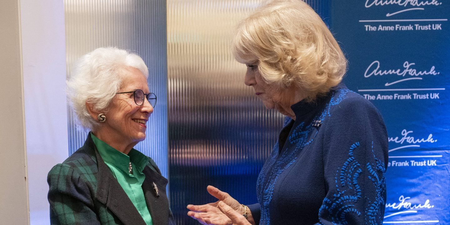 Überlebenswunderkind Eva Clarke: Geburt im KZ vor 80 Jahren