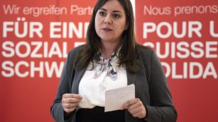 SP-Politikerin Samira Marti an will mit den Grünen eine ausserordentliche Session zu Gaza einberufen.