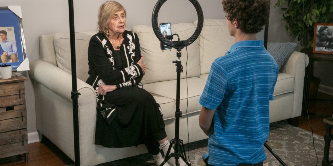 Tova Friedman mit Enkel Aron Goodman