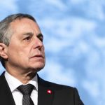 Bundesrat Ignazio Cassis muss sich in Den Haag verantworten.