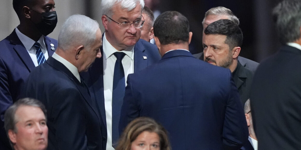 Benjamin Netanjahu (l.) und Wolodymyr Selenskyj bei der Trauerfeier für Lindsay Graham am Dienstag in Washiongton, D.C.
