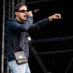 Rapper Pashanim während eines Konzertes auf der Bühne