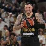 Daniel Theis im März 2026 bei einem EuroLeague-Spiel seines Ex-Klubs Monaco
