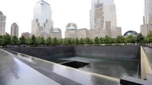 Das 9/11 Memorial, das an die rund 3000 Opfer der Terroranschläge am 11. 09. 2001 auf das World Trade Center erinnert