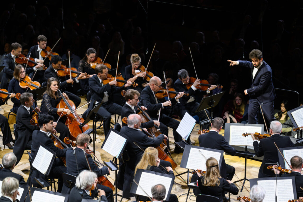 Münchner Philharmoniker: Antrittskonzert von Lahav Shani