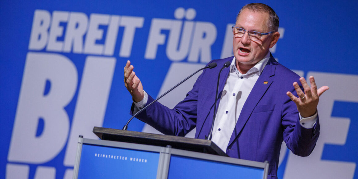 Tino Chrupalla, Bundesvorsitzender der AfD, spricht bei dem Wahlkampfauftritt in Grimmen (Mecklenburg-Vorpommern), 28. August