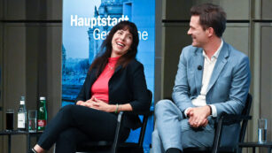 Machtgedanke zu verlockend? SPD-Spitzenkandidat Steffen Krach (r.) und Elif Eralp von der Linkspartei bei einer Podiumsdiskussion vor der Wahl