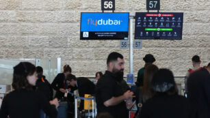 Passagiere am Flydubai-Schalter am Ben-Gurion-Flughafen Tel Aviv, 30. September