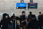 Passagiere am Flydubai-Schalter am Ben-Gurion-Flughafen Tel Aviv, 30. September