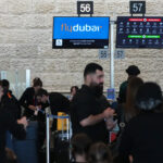 Passagiere am Flydubai-Schalter am Ben-Gurion-Flughafen Tel Aviv, 30. September