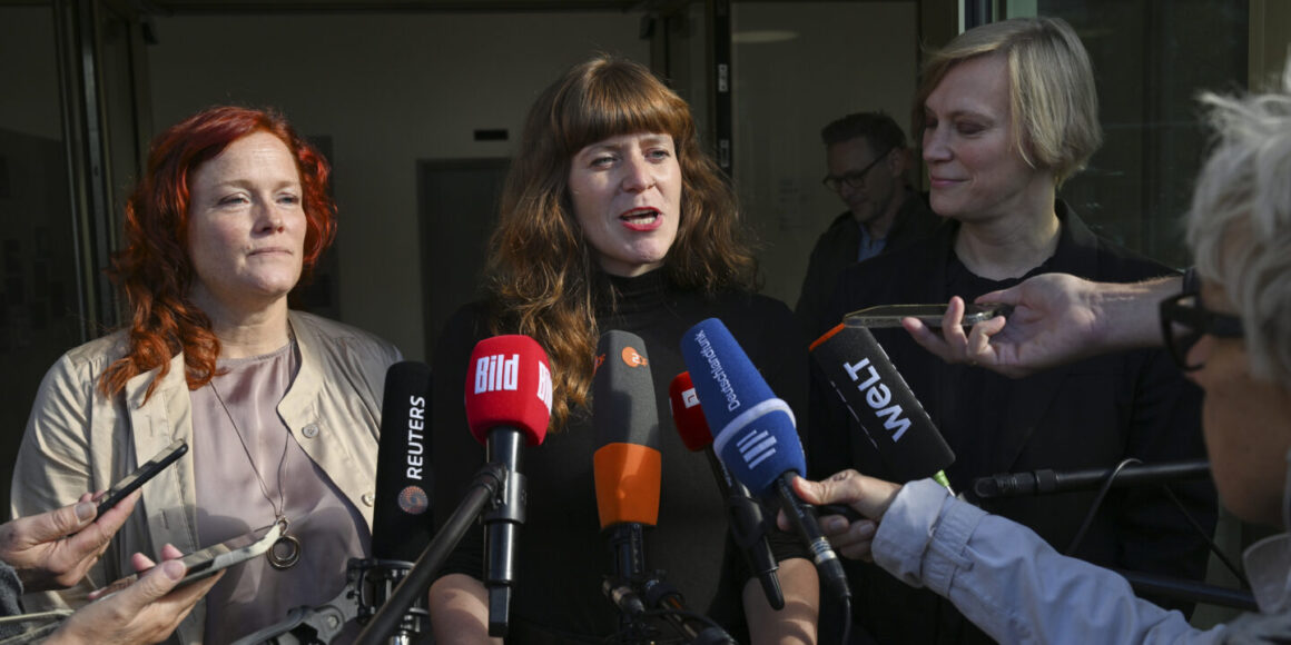 Bettina König (SPD), Kerstin Wolter (Die Linke) und Nina Stahr (Grüne, v.l.) vor dem ersten Vorsondierungsgespräch, 1. Oktober