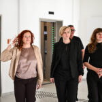 Bettina König (SPD), Nina Stahr (Bündnis 90/Die Grünen) und Kerstin Wolter (Die Linke, v.l.) während einer Pause