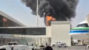 Feuer am Flughafen von Riad
